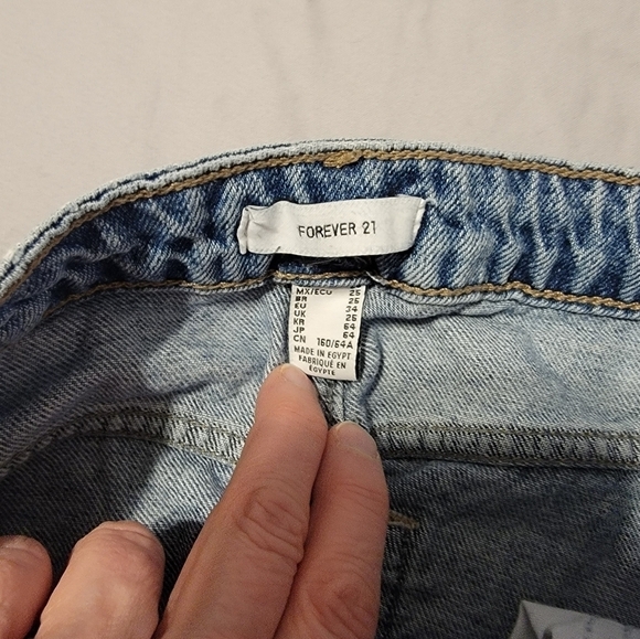 Forever 21 Distressed Cutoff Shorts Size 25 - Picture 3 of 4
